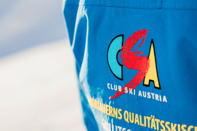 CSA Emblem auf dem Skilehreranzug