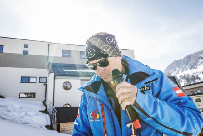 Skilehrer bei der Siegerehrung im Snowland