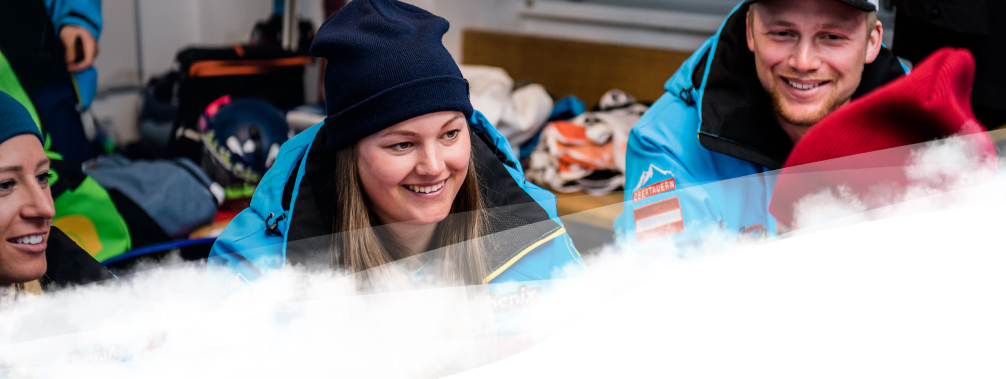 Mitarbieter der CSA Skischule Silvia Grillitsch beim gemütlichen Zusammensitzen